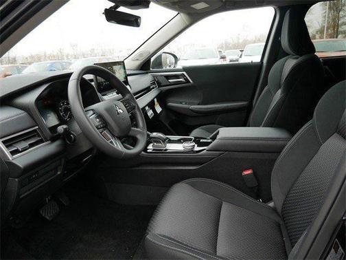 2025 Mitsubishi Outlander ES 2.5 S-AWC