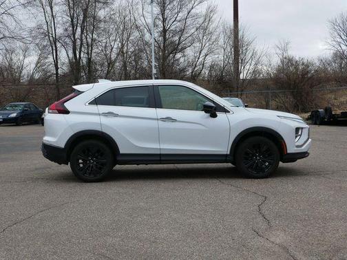 White Diamond 2022 Mitsubishi Eclipse Cross LE