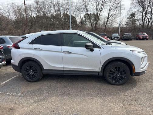 White Diamond 2022 Mitsubishi Eclipse Cross LE