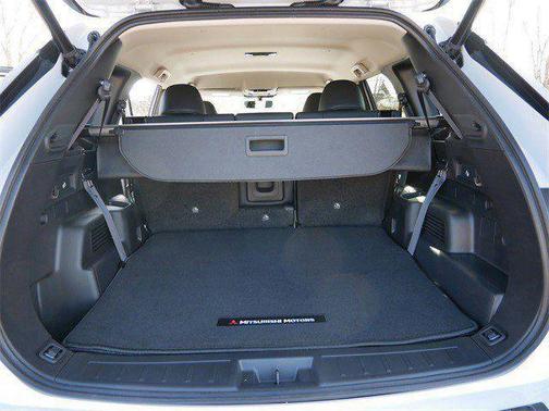 White Diamond 2026 Mitsubishi Outlander SE S-AWC