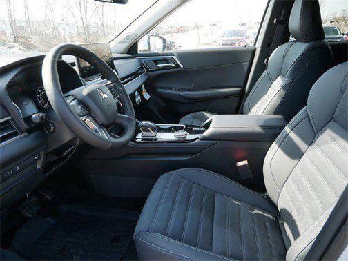 White Diamond 2026 Mitsubishi Outlander SE S-AWC