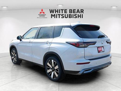 White Diamond 2026 Mitsubishi Outlander SE S-AWC