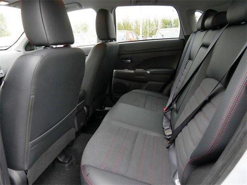 2025 Mitsubishi Outlander Sport SE
