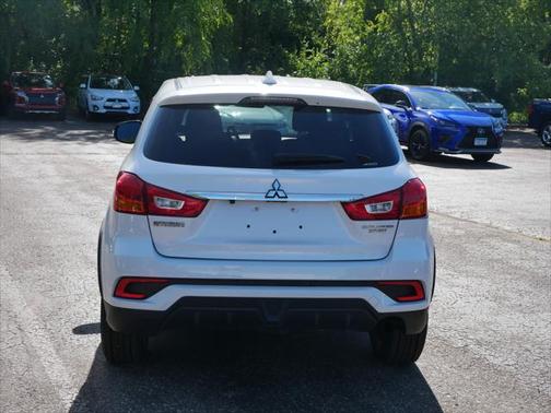 Diamond White Pearl 2018 Mitsubishi Outlander Sport 2.0 ES