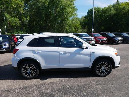Diamond White Pearl 2018 Mitsubishi Outlander Sport 2.0 ES
