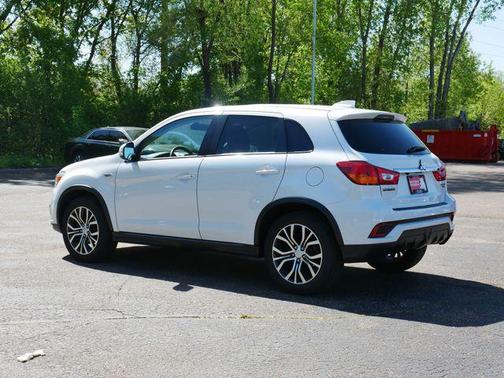 Diamond White Pearl 2018 Mitsubishi Outlander Sport 2.0 ES