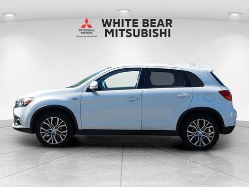 Diamond White Pearl 2018 Mitsubishi Outlander Sport 2.0 ES
