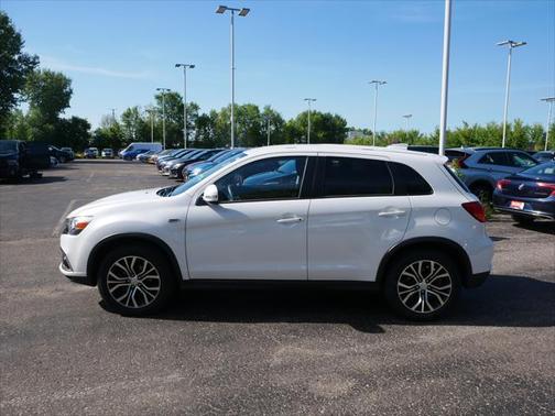 Diamond White Pearl 2018 Mitsubishi Outlander Sport 2.0 ES