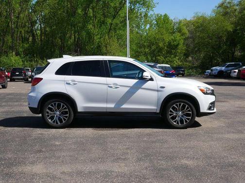 Diamond White Pearl 2018 Mitsubishi Outlander Sport 2.0 ES