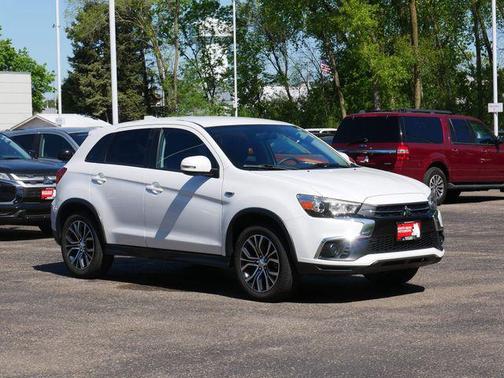 Diamond White Pearl 2018 Mitsubishi Outlander Sport 2.0 ES