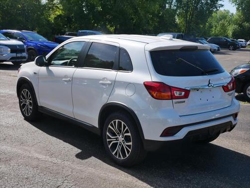 Diamond White Pearl 2018 Mitsubishi Outlander Sport 2.0 ES