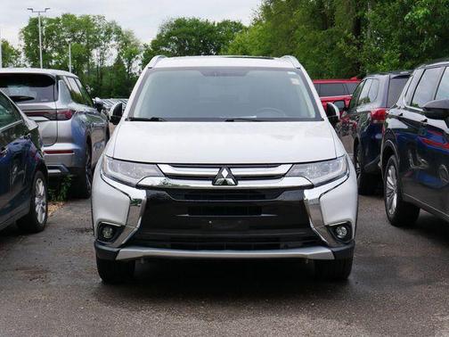 Diamond White Pearl 2018 Mitsubishi Outlander GT