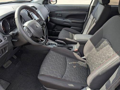 Labrador Black Pearl 2026 Mitsubishi Outlander Sport 2.0 LE