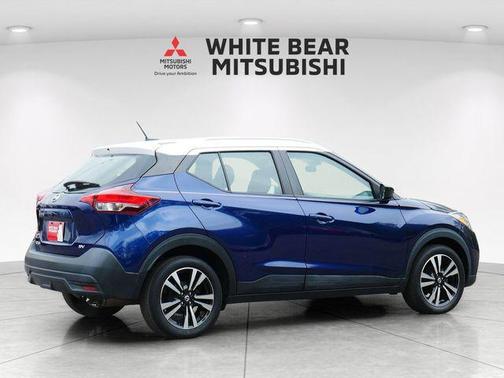 Deep Blue Pearl/Fresh Powder 2019 Nissan Kicks SV