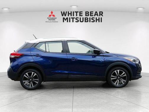 Deep Blue Pearl/Fresh Powder 2019 Nissan Kicks SV