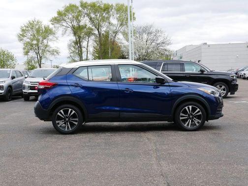 Deep Blue Pearl/Fresh Powder 2019 Nissan Kicks SV