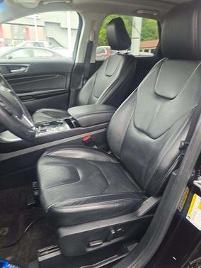 AGATE BLACK METALLIC 2020 Ford Edge Titanium