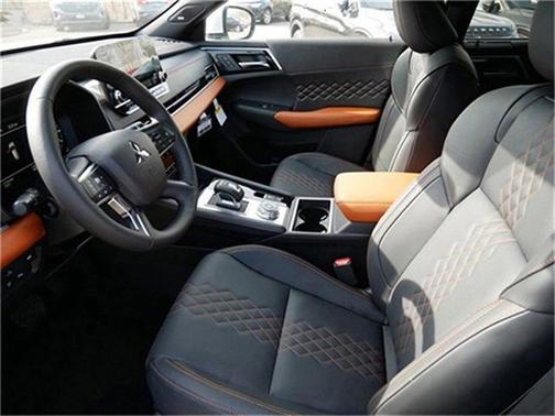 2025 Mitsubishi Outlander PHEV SEL