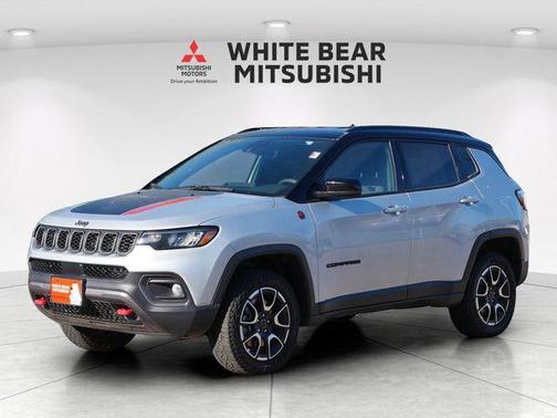 Silver Zynith Metallic Clearcoat 2025 Jeep Compass Trailhawk