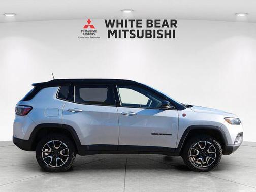 Silver Zynith Metallic Clearcoat 2025 Jeep Compass Trailhawk