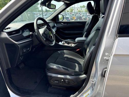 Silver Zynith 2024 Jeep Grand Cherokee Altitude
