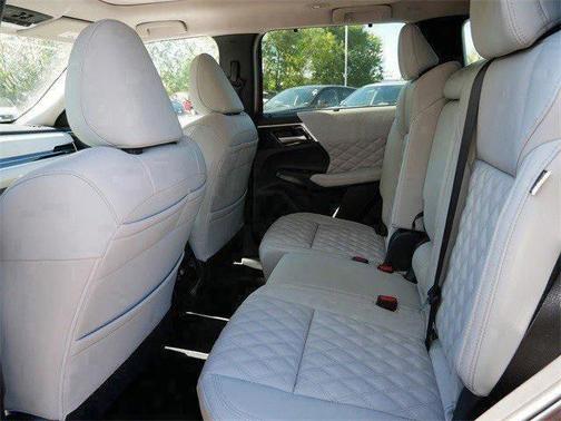 2025 Mitsubishi Outlander PHEV SEL