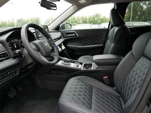 2025 Mitsubishi Outlander PHEV SEL