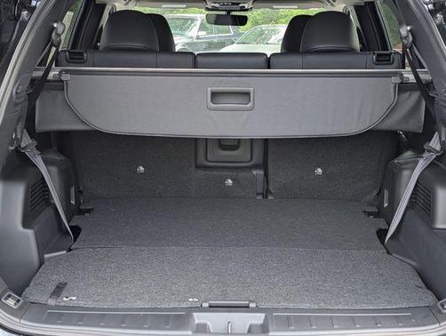Labrador Black Pearl 2026 Mitsubishi Outlander SE