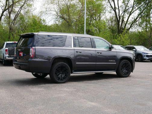 Iridium Metallic 2017 GMC Yukon XL SLT