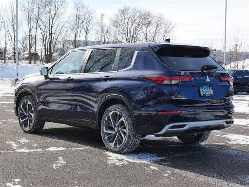 2022 Mitsubishi Outlander SE