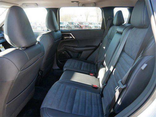 White Diamond With Black Roof 2026 Mitsubishi Outlander Trail Edition S-AWC
