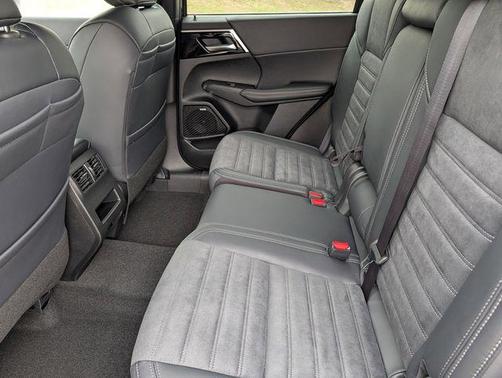 Graphite Gray 2026 Mitsubishi Outlander LE 1.5T S-AWC
