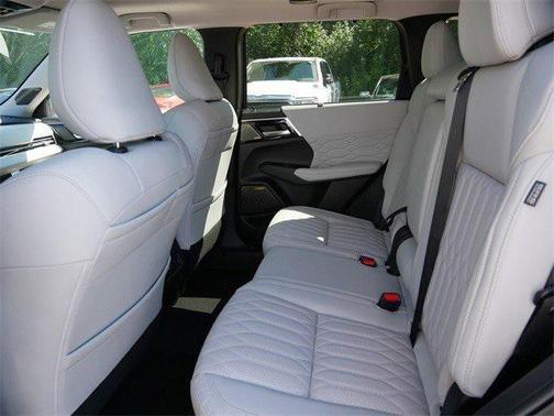 2025 Mitsubishi Outlander PLATINUM EDITION 2.5 S-AWC