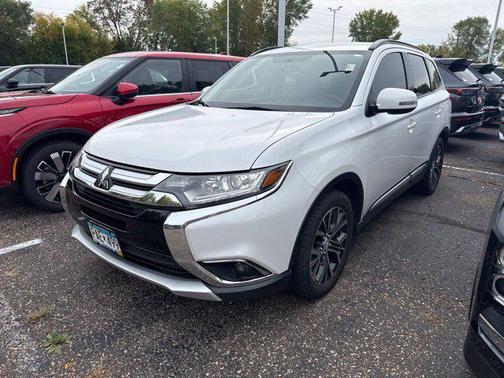 Diamond White Pearl 2016 Mitsubishi Outlander SEL