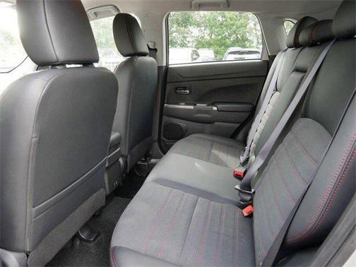 2025 Mitsubishi Outlander Sport SE