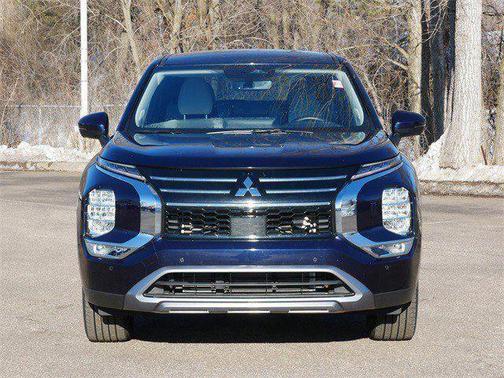 Black 2025 Mitsubishi Outlander SE 2.5 S-AWC