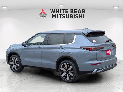 Moonstone Gray Metallic 2026 Mitsubishi Outlander SE S-AWC