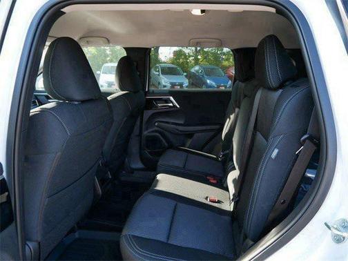 2025 Mitsubishi Outlander PHEV LE