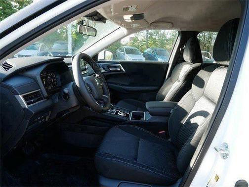 2025 Mitsubishi Outlander PHEV LE