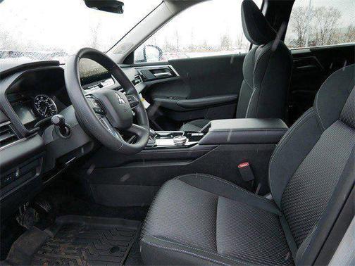 Alloy Silver Metallic 2026 Mitsubishi Outlander ES 1.5T S-AWC