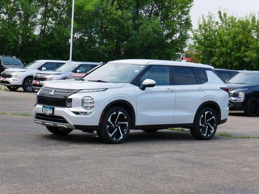 White Diamond 2022 Mitsubishi Outlander SE S-AWC