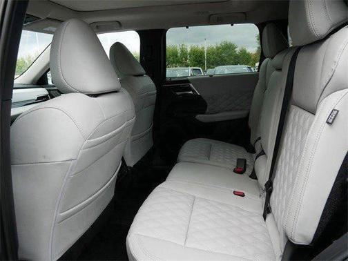 2025 Mitsubishi Outlander PHEV SEL