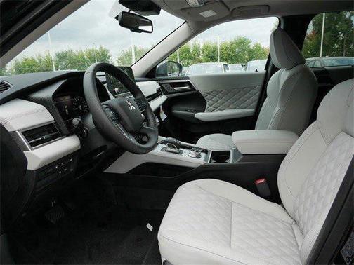 2025 Mitsubishi Outlander PHEV SEL