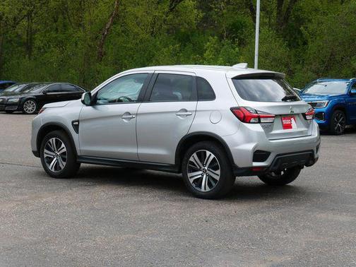 Alloy Silver Metallic 2024 Mitsubishi Outlander Sport 2.0 ES