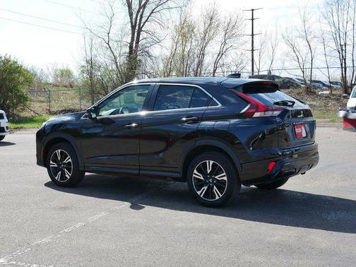 Labrador Black Pearl 2024 Mitsubishi Eclipse Cross SEL