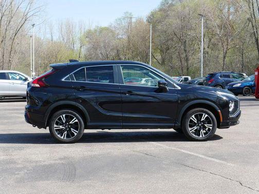 Labrador Black Pearl 2024 Mitsubishi Eclipse Cross SEL