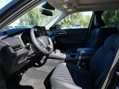 2025 Mitsubishi Outlander PHEV SEL