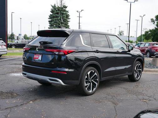 Gray 2024 Mitsubishi Outlander SE S-AWC