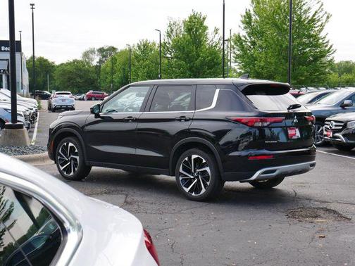 Gray 2024 Mitsubishi Outlander SE S-AWC