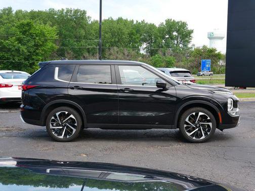 Gray 2024 Mitsubishi Outlander SE S-AWC